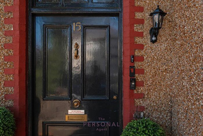 3 Bedroom Flat To Rent In Worple Road, Epsom, KT18