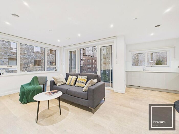 2 Bedroom Flat For Sale In Walworth Road, London, SE17