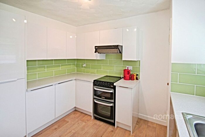 2 Bedroom Bungalow To Rent In Ashley Close, Winchester, Hampshire, SO22