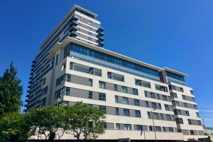 1 Bedroom Flat To Rent In Skyline Plaza, Basingstoke, RG21