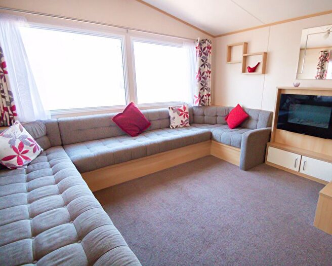 2 Bedroom Mobile/park Home For Sale In Ringwood Road, St. Leonards, Ringwood, BH24