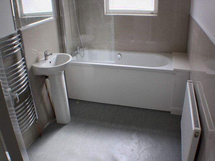 5 Bedroom Semi-Detached House To Rent In Millais Gardens, Edgware, HA8