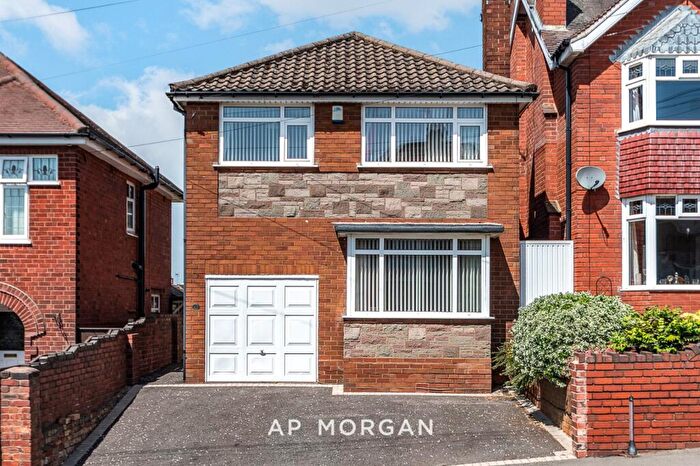 3 Bedroom Detached House For Sale In Doulton Road, Rowley Regis, West Midlands, B65