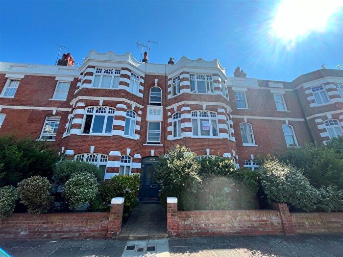 2 Bedroom Flat For Sale In Castelnau Gardens, London, SW13