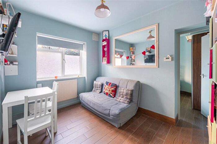 1 Bedroom Flat For Sale In Latchmere Road, Battersea, SW11