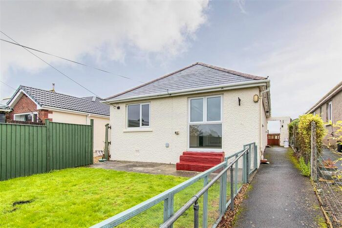 2 Bedroom Detached Bungalow To Rent In Old Road, Liskeard, PL14