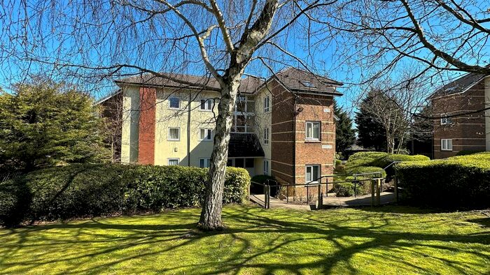 1 Bedroom Flat To Rent In Rowantree Drive, Idle, Bradford, BD10
