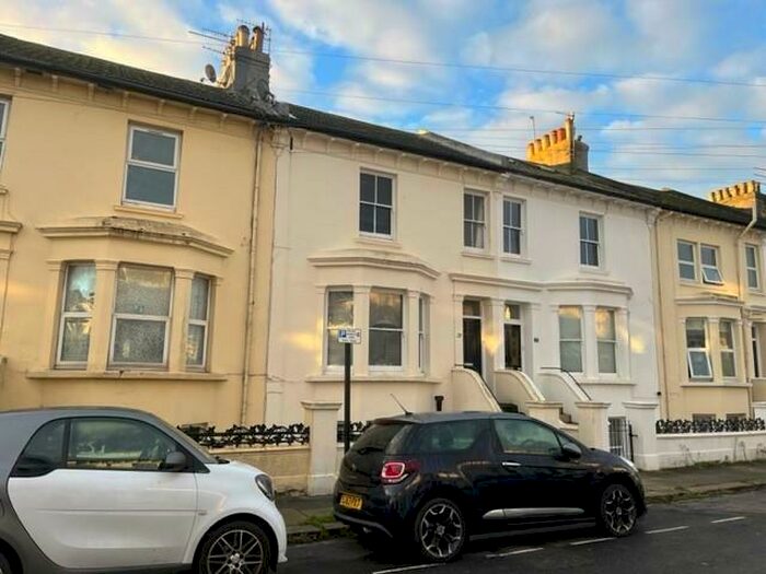 2 Bedroom Flat To Rent In Goldstone Road, Hove, BN3