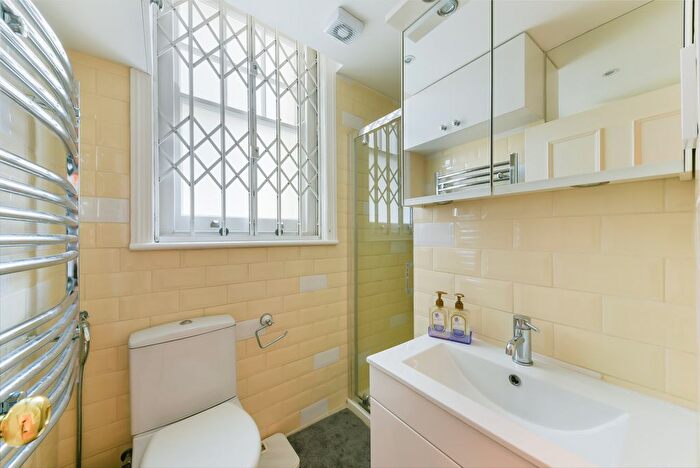 3 Bedroom Flat To Rent In The Orchard, W4