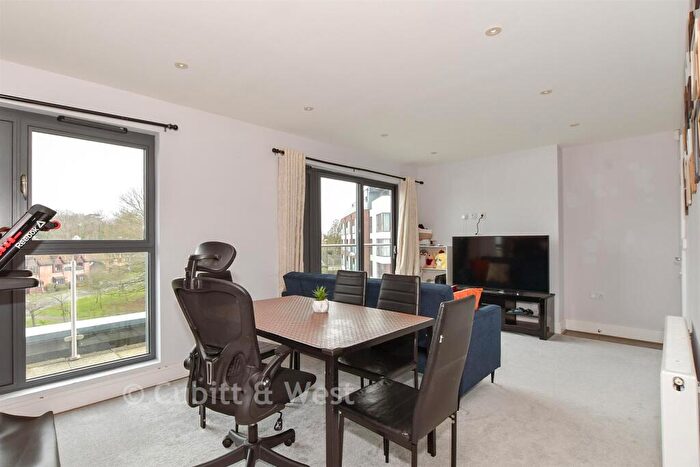 1 Bedroom Penthouse For Sale In North Street, Horsham, West Sussex, RH13