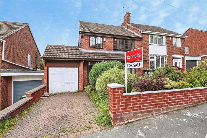 3 Bedroom Semi Detached House For Sale In Wendover Road, Rowley Regis, B65