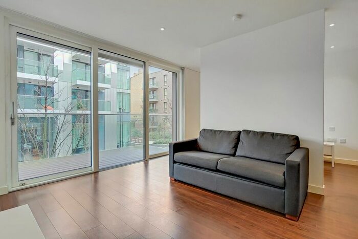 Studio To Rent In Devan Grove, London, N4