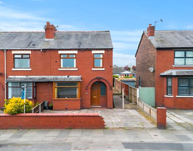 3 Bedroom Semi Detached House For Sale In Vista Road, Haydock, WA11