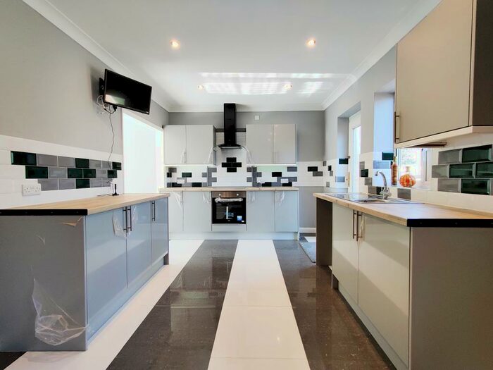 4 Bedroom Bungalow To Rent In Fakenham Road, Taverham, Norwich, NR8