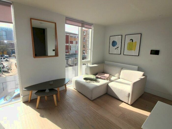 1 Bedroom Apartment To Rent In Bentinck Street, M15