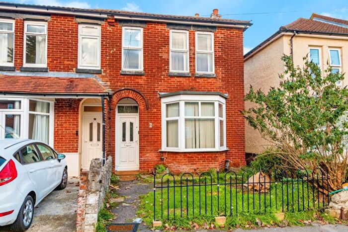 5 Bedroom Semi-Detached House For Sale In Harefield Road, Southampton, SO17