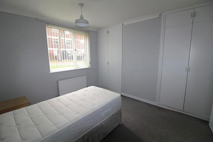 2 Bedroom Apartment To Rent In Foxhill Court, LS16