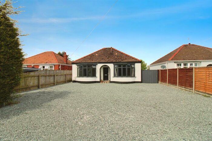 4 Bedroom Garage / Parking For Sale In Hull Road, Coniston, Hull, HU11