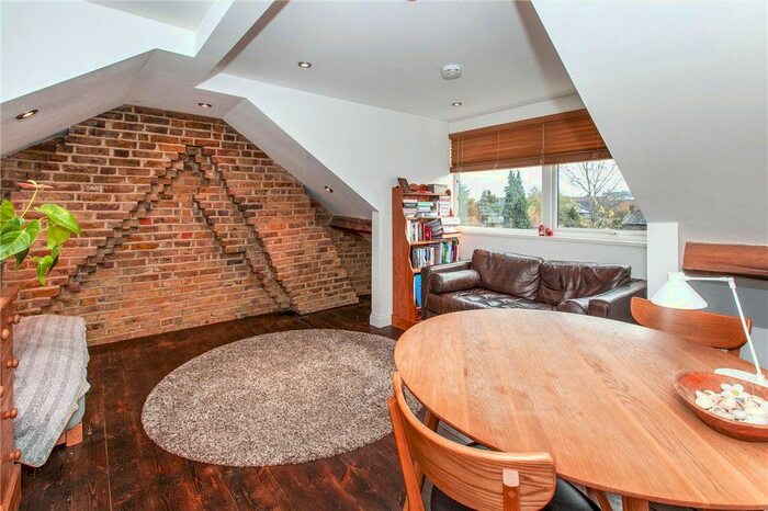 Studio To Rent In Avenue Road, Staines-Upon-Thames, Surrey, TW18