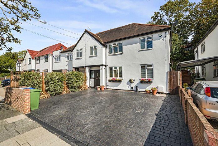 4 Bedroom Semi Detached House For Sale In Arcadian Avenue, Bexley, DA5