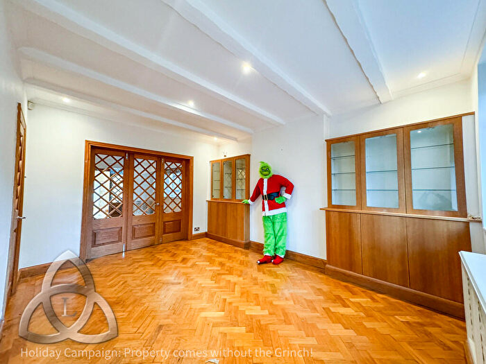 5 Bedroom Detached House To Rent In Canons Drive, Edgware, HA8