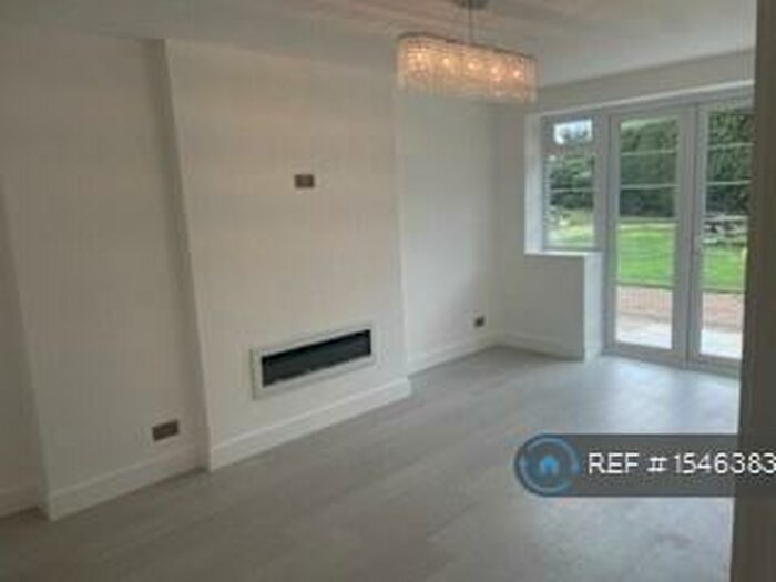 2 Bedroom Flat To Rent In Eastway, Epsom, KT19