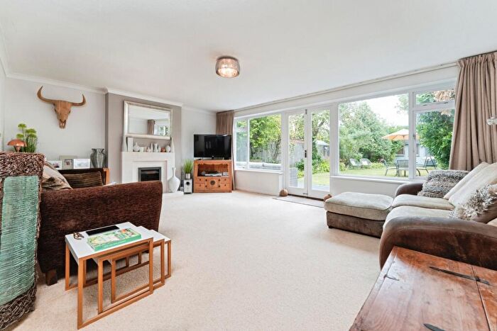 3 Bedroom Semi-Detached House For Sale In Cherry Close, Cambridge, Cambridgeshire, CB1