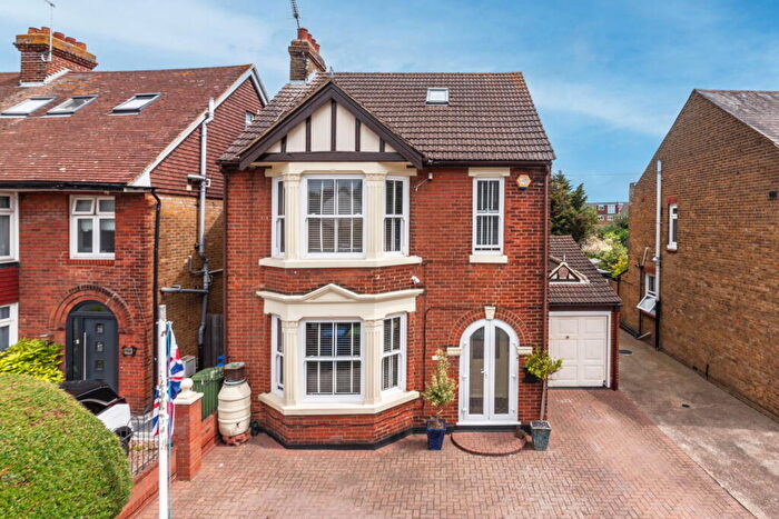 4 Bedroom Detached House For Sale In Chalkwell Road, Sittingbourne, ME10