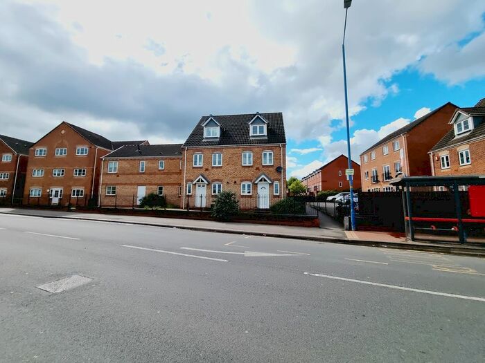 3 Bedroom Property To Rent In Hurst Lane, Tipton, DY4