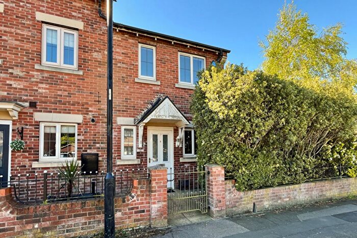 2 Bedroom End Terrace House For Sale In Field View, Edlington, Doncaster, DN12