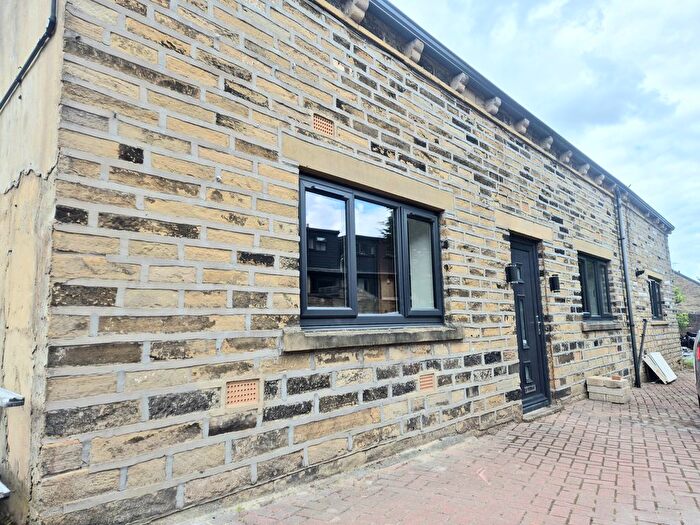 4 Bedroom Detached House To Rent In West Royd Avenue, Halifax, HX1