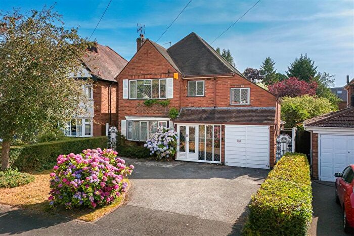 4 Bedroom Detached House For Sale In Cambridge Avenue, Solihull, B91