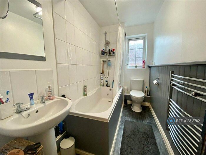 2 Bedroom Flat To Rent In Cedar Manor, Swindon, SN25