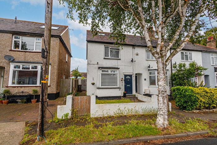 4 Bedroom End Of Terrace House For Sale In Elm Road, Benfleet, SS7