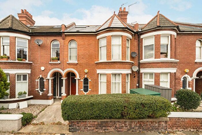 3 Bedroom Maisonette To Rent In Burnbury Road, Balham, SW12