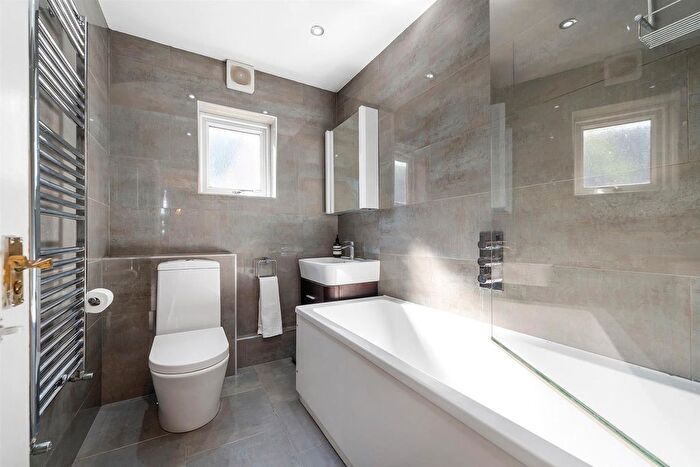 1 Bedroom Flat To Rent In Lambert Road, SW2