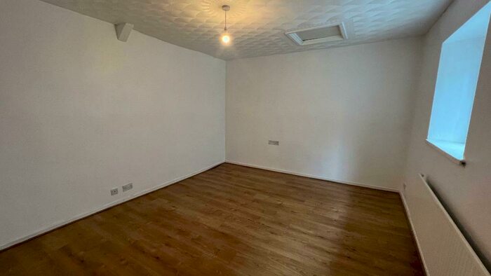 3 Bedroom Flat To Rent In Cardiff Street, Aberdare, Aberdare, United Kingdom &#;(&#;+), CF44
