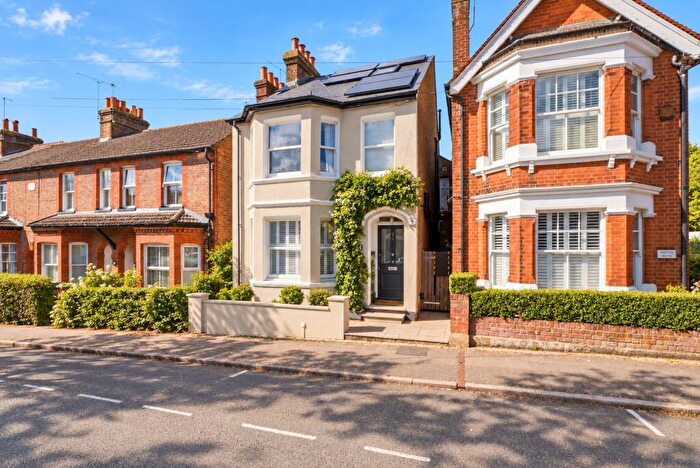 4 Bedroom Detached House For Sale In Etna Road, St. Albans, Hertfordshire, AL3