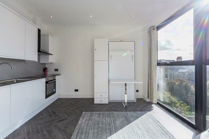 Flat To Rent In Chamberlayne Road London, NW10