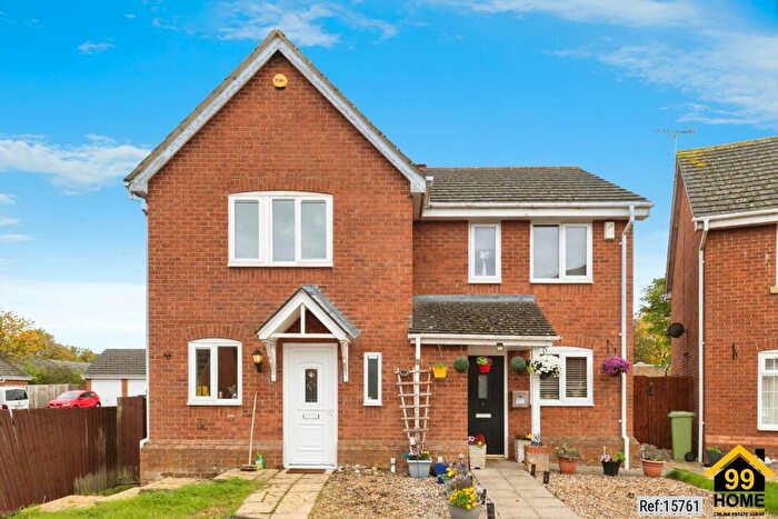 2 Bedroom Detached House For Sale In Oriel Close, Milton Keynes, MK12