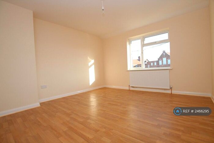 3 Bedroom Semi-Detached House To Rent In Redvers Road, Chatham, ME4