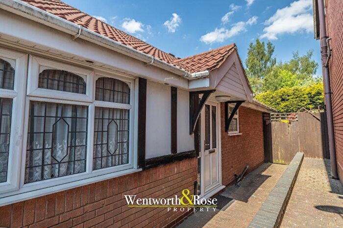 2 Bedroom Detached Bungalow For Sale In Squirrels Hollow, Oldbury, Birmingham, B68