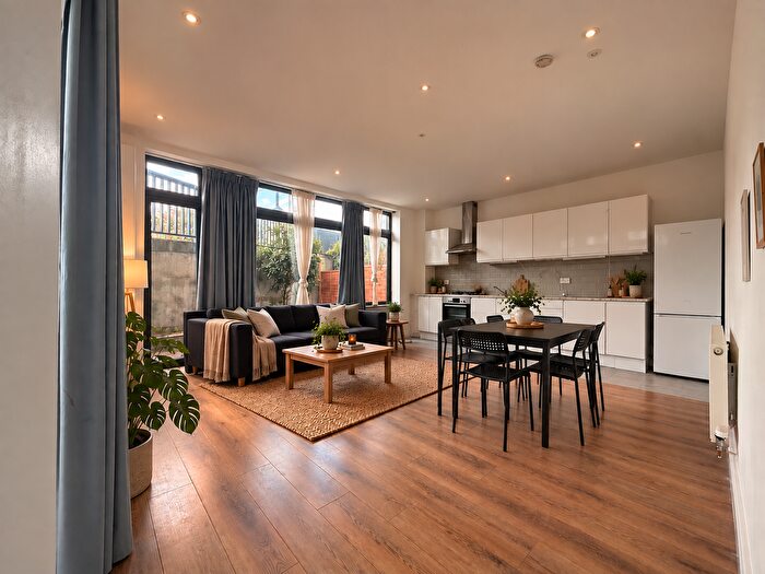 1 Bedroom Flat To Rent In Caxton Road, Wimbledon, SW19