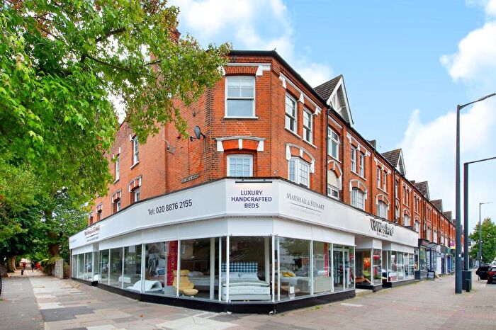 3 Bedroom Flat To Rent In Sheengate Mansions, Upper Richmond Road West, SW14