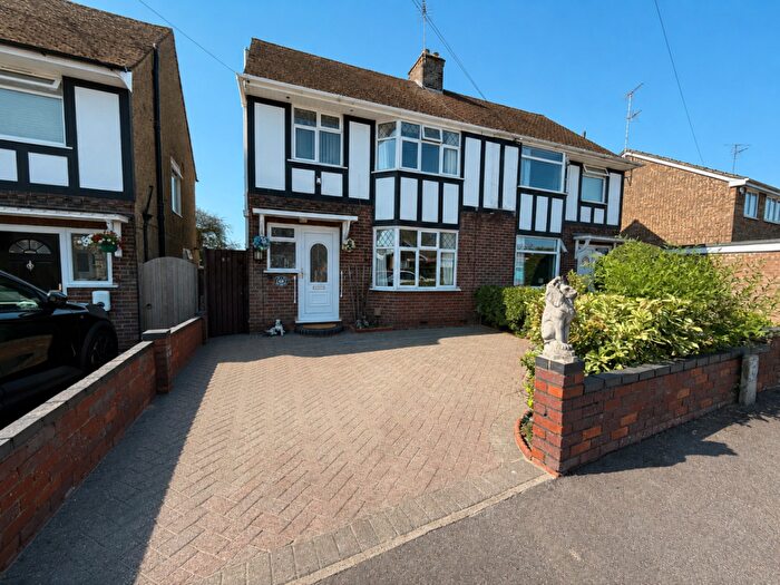 3 Bedroom Semi-Detached House For Sale In Dunstable, Bedfordshire, LU6