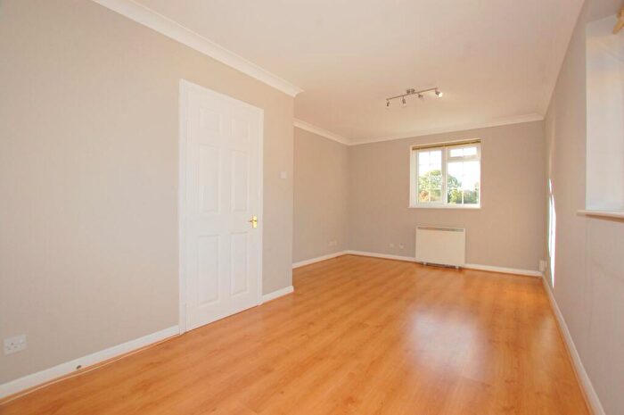 2 Bedroom Flat To Rent In Hanson Close, Beckenham, BR3