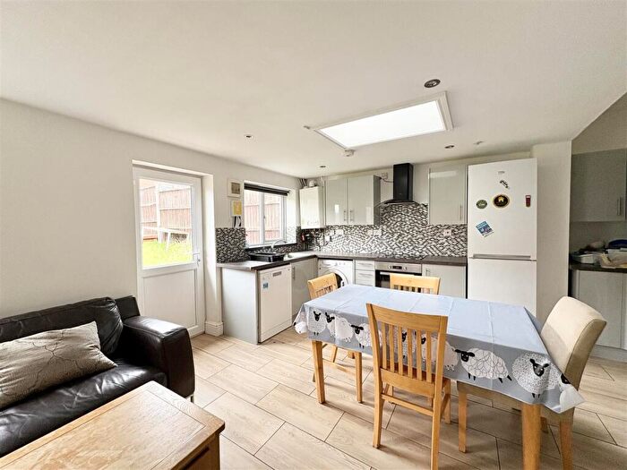 5 Bedroom House To Rent In Johnson Road, Nottingham, NG7