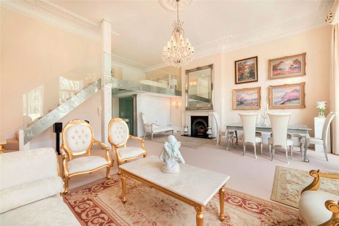 2 Bedroom Flat To Rent In Earls Court Square, Earls Court, London, SW5