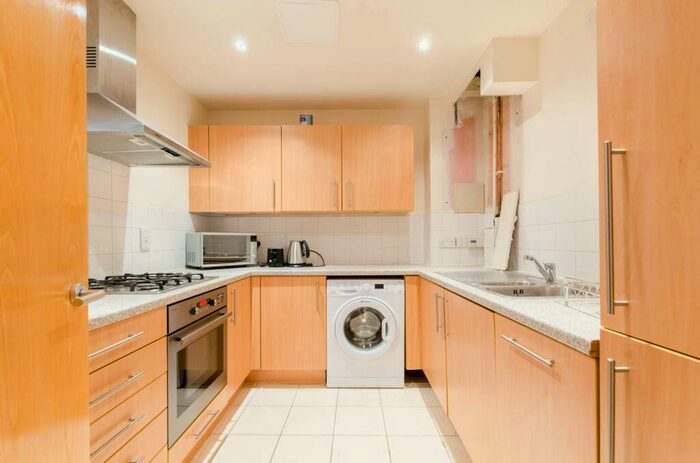 2 Bedroom Flat To Rent In Curtain Road, Shoreditch, London, EC2A