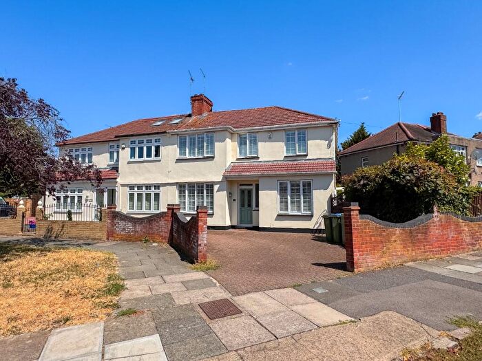 4 Bedroom Semi-Detached House For Sale In Welton Road, Plumstead, London, SE18